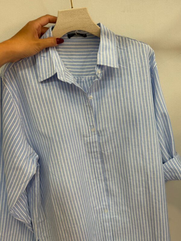 Camisa Básica de Rayas Celeste